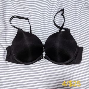 4/$25 item La Senza Hello Sugar Extreme pushup bra